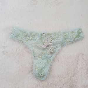 Victoria Secret Lace thong panties(S) BNWT